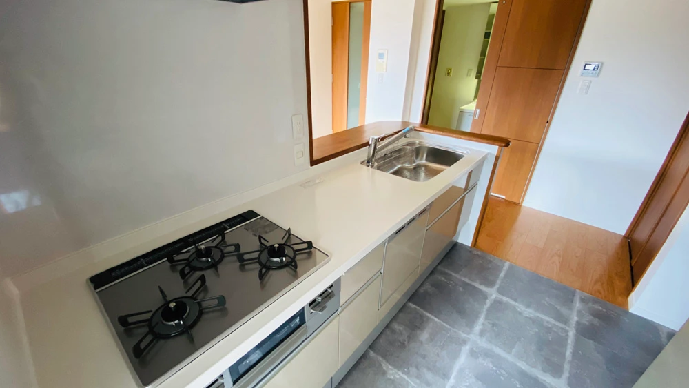 カップボードも設置！マンションのキッチンリフォーム事例